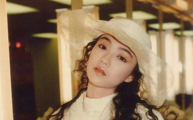 香港粤语流行天后 陈慧娴暂别乐坛歌曲《夜机》