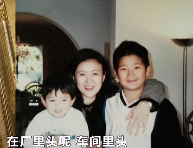 央视春晚主持人李小玢:红极一时的她两婚两离,儿子支持她找老伴