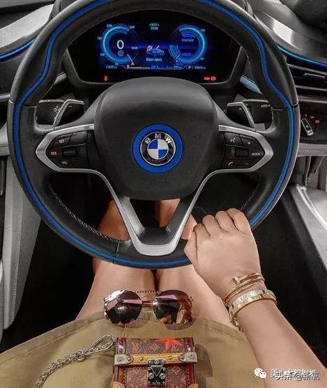 新加坡最有手段名媛，拥有全球最多爱马仕，如今44岁还在做网红