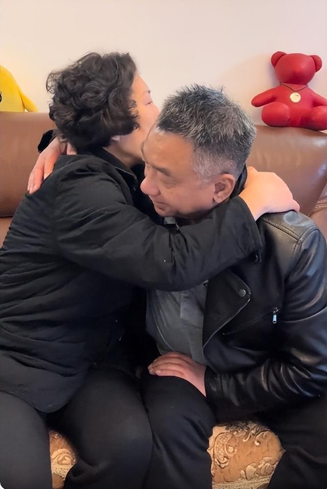 男星乔任梁去世7年：白发父母怀念他的方式招来谩骂