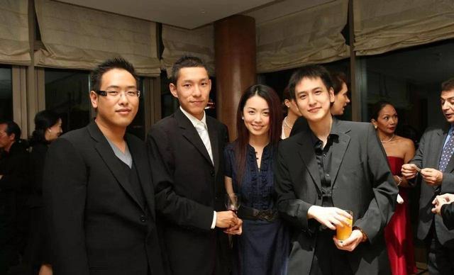 父亲浦东第一地主，母亲是影后，继承上海133套房，21岁身家百亿