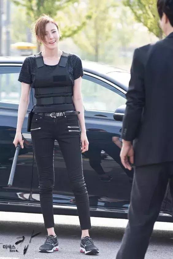 那些叫“腿精”的，在她面前都不敢露腿