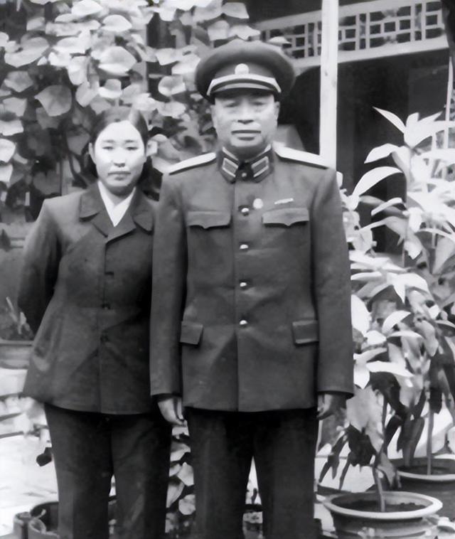 54年一农妇来到青岛，点名要见一开国上将：我是他25年未见的妻子