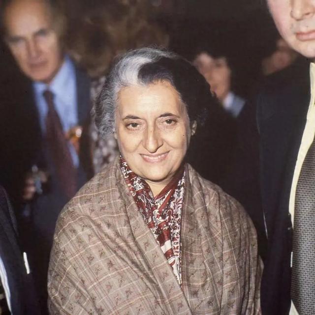 印度女领导为计划生育有多猛?对男青年做宫刑,800万人遭一刀切