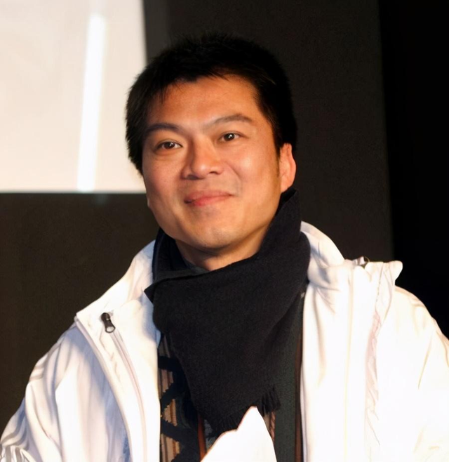 25岁退役的广东乒乓男神,妻子是百花影后,一家四口都颜值超高