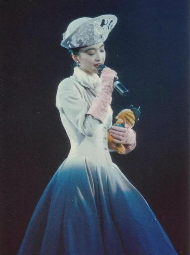 香港粤语流行天后 陈慧娴暂别乐坛歌曲《夜机》