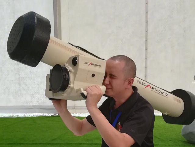 轻松摧毁任何现役坦克，破甲高达1100毫米，红箭12威力到底有多强