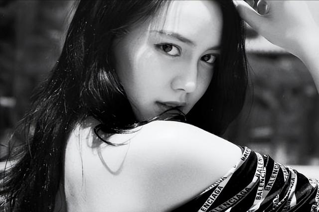 演员李崇霄离世3年后：女儿继承父业 , 越长越美 , 德国妻子却很悲催