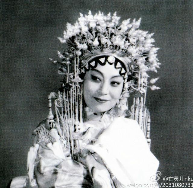 50年前，评剧皇后小白玉霜自杀之谜，她留下一行字让人泪落如雨