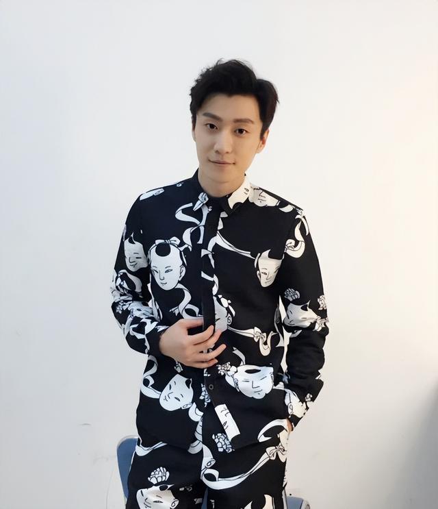 男星乔任梁去世7年：白发父母怀念他的方式招来谩骂