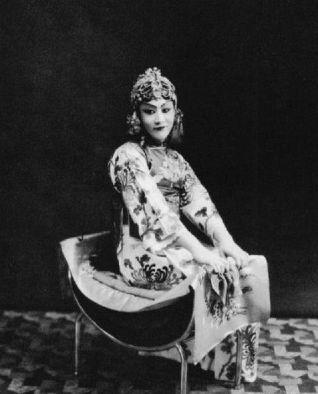 荀慧生：被父亲卖两次，又遭师傅“压榨”，言“绝不与汉奸为伍”