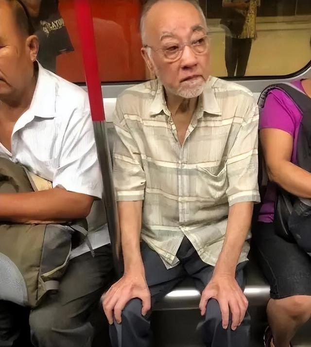 76岁的广州演员卢海潮，一直视哥哥卢海鹏为榜样的他晚年更幸福