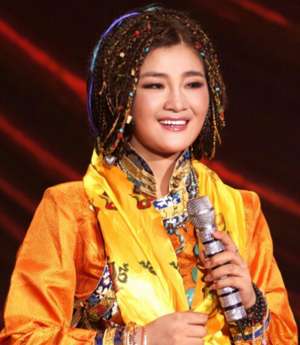 降央卓玛简介(降央卓玛：我这辈子最正确的决定，就是为普通丈夫生了3个孩子)