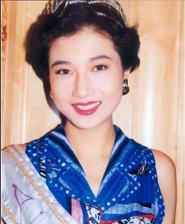 成龙的一双儿女：一个自甘堕落一个放飞自我，终是年少风流惹的祸