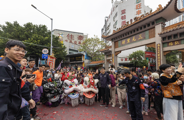逾50头醒狮齐聚古村！广州三元里上演600年历史元宵盛事