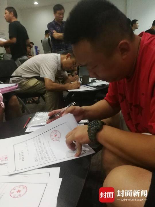 绵竹85后侦察队长：加班值班是常态 儿子见他喊“叔叔”