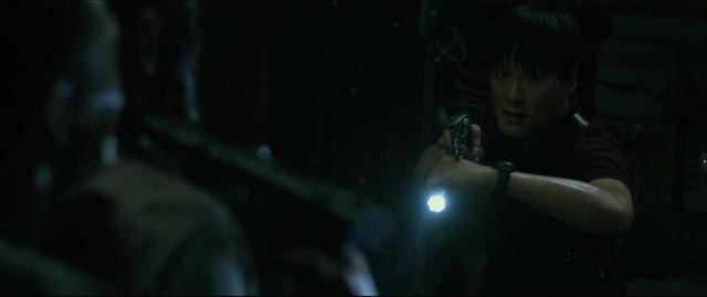 人质被绑匪百般虐待，就连喝水都被反绑双手！韩国最新犯罪电影