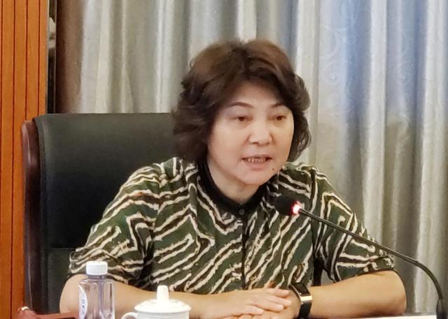 上海市一名女干部被双开，在职期间贪污2400多万，情节十分恶劣