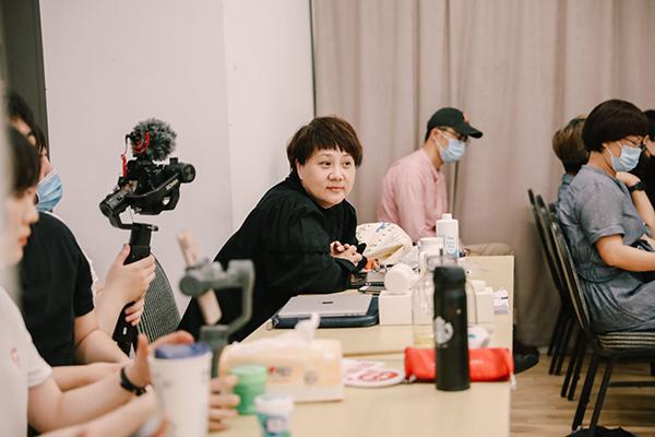 夫妻间的“真相”和“谎言”，这个法国编剧用两部剧剖析了