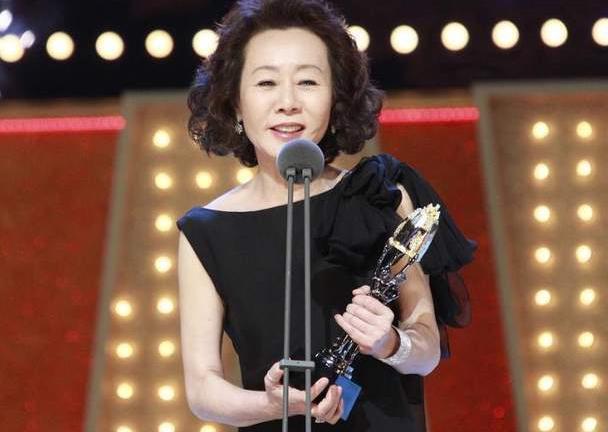 韩国“梅姨”：演情色片、被渣男伤改变命运，73岁终获最佳女配奖