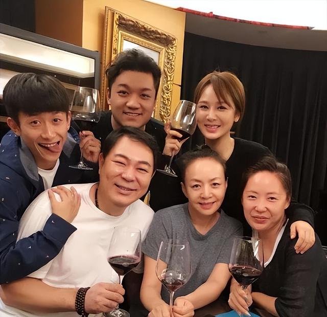 再见，童年的笑声：《家有儿女》编剧费明病逝，终年70岁