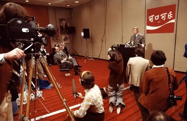 1979年，因一张照片被称为中国第一个喝可乐的男孩，如今怎样了？