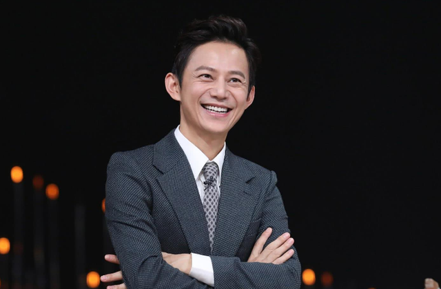 何炅曾为费启鸣开公司？两家公司注册地址相同，多次同框被拍