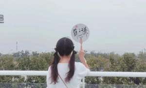 薛之谦应援色(薛之谦演唱会为啥不让携带雨伞、食物、水、应援扇子和荧光棒？)