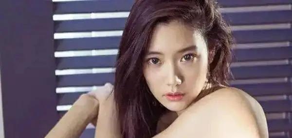 亚洲第一美女克拉拉的2部电影你看过吗？