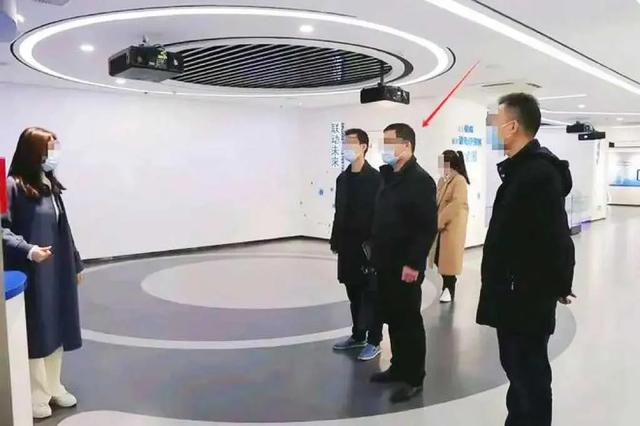 45岁局长出轨女下属，车震时大尺度聊天内容曝光，女方正面照流出