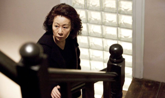 韩国“梅姨”：演情色片、被渣男伤改变命运，73岁终获最佳女配奖