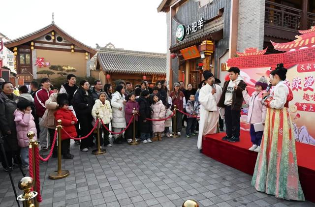 “李上”往来组合空降“天水麻辣烫 文旅嘉年华”趣味参与活动，现场火爆！