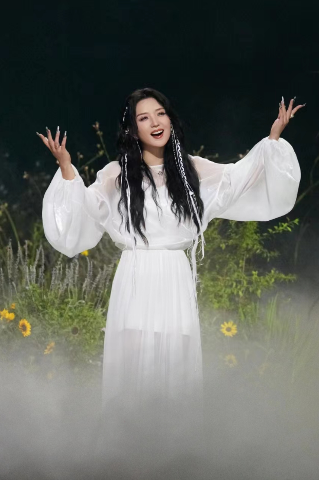 戚薇、蔡文静、何洁、陈昊宇新歌上线，为《花儿绽放》“种花”