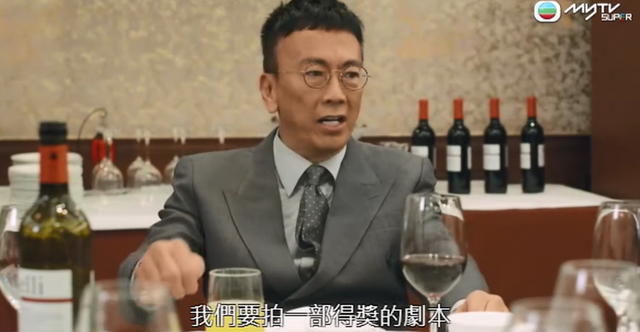 荒诞剧团：演员拍激情戏“假戏真做​”，这剧戳破了娱乐圈潜规则