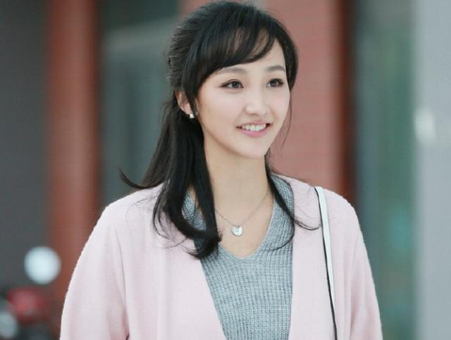 22岁嫁给35岁的于震，6年生下3个孩子，如今过得怎么样？