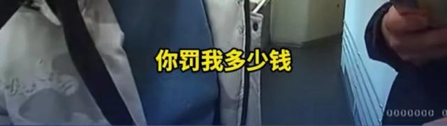 后续！男子高铁抽烟发狠，被口诛笔伐，知情人透露：一看就是装的