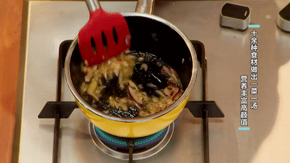 虾多士、手摇奶茶、火腿玉米浓汤...中西结合的新派早餐快学起来