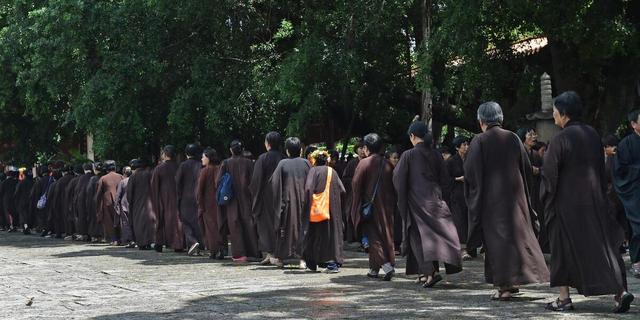 《令狐冲与恒山派在廿八都：命运的转折与江湖的变局》