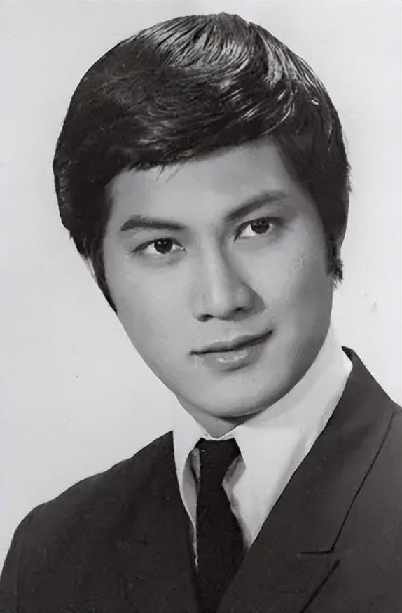 邓光荣：与霍英东平起平坐，和向华强硬刚，却在王家卫身上栽跟头