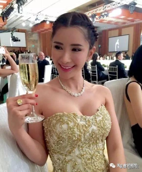 新加坡最有手段名媛，拥有全球最多爱马仕，如今44岁还在做网红