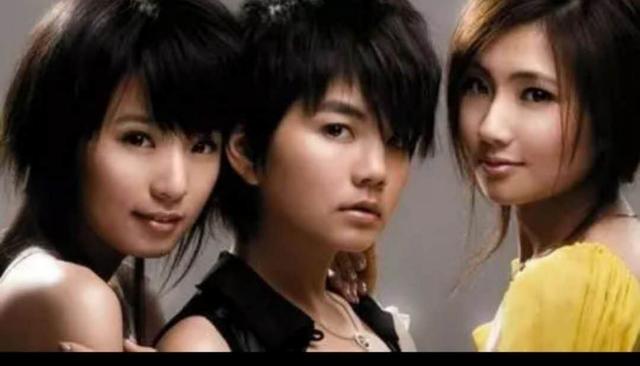 SHE为Hebe庆生，19年友情不是盖的，不料爬山意外暴露真实肤色