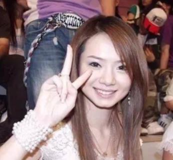 5位意想不到的“后天美女”，表情内敛又理性，美得没有痕迹