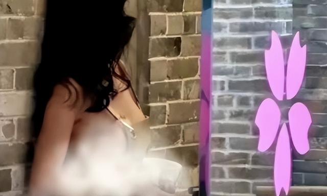 全裸真空上阵!一咖啡店美女员工竟只穿安全裤上班?店家:已报警