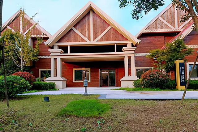 今天是他的生日,曾写下名句“你站在桥上看风景……”卞之琳,从故乡到他乡