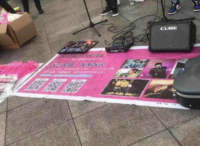 今晚，周董太闪耀！一首《简单爱》响起，情侣原地接吻！杭州人的情怀太值钱