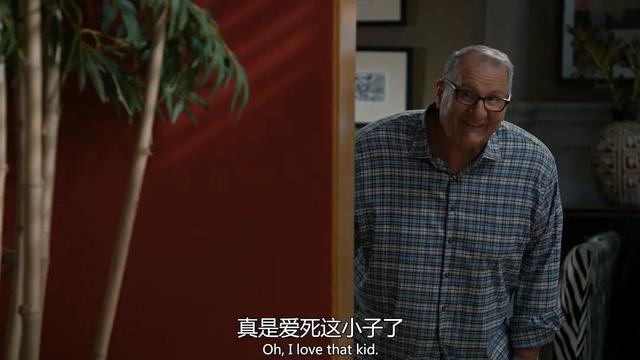 每个人都不完美，却拼凑出了记忆里最完美的《摩登家庭》