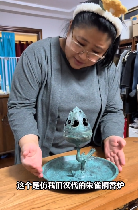 铁兜和胡老师：靠“谎报”价格吸粉500万，真实身份曝光不简单？