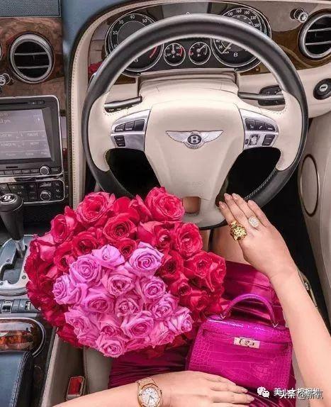 新加坡最有手段名媛，拥有全球最多爱马仕，如今44岁还在做网红