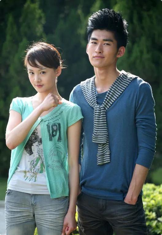 郑爽：从顶流到“老赖”人生崩塌背后的原生家庭、金钱与道德困局