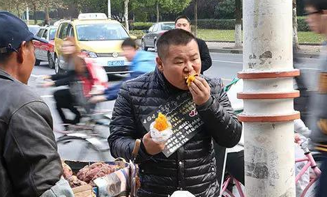 岳云鹏登上外文报刊 发微博求翻译 段子手齐聚微博下